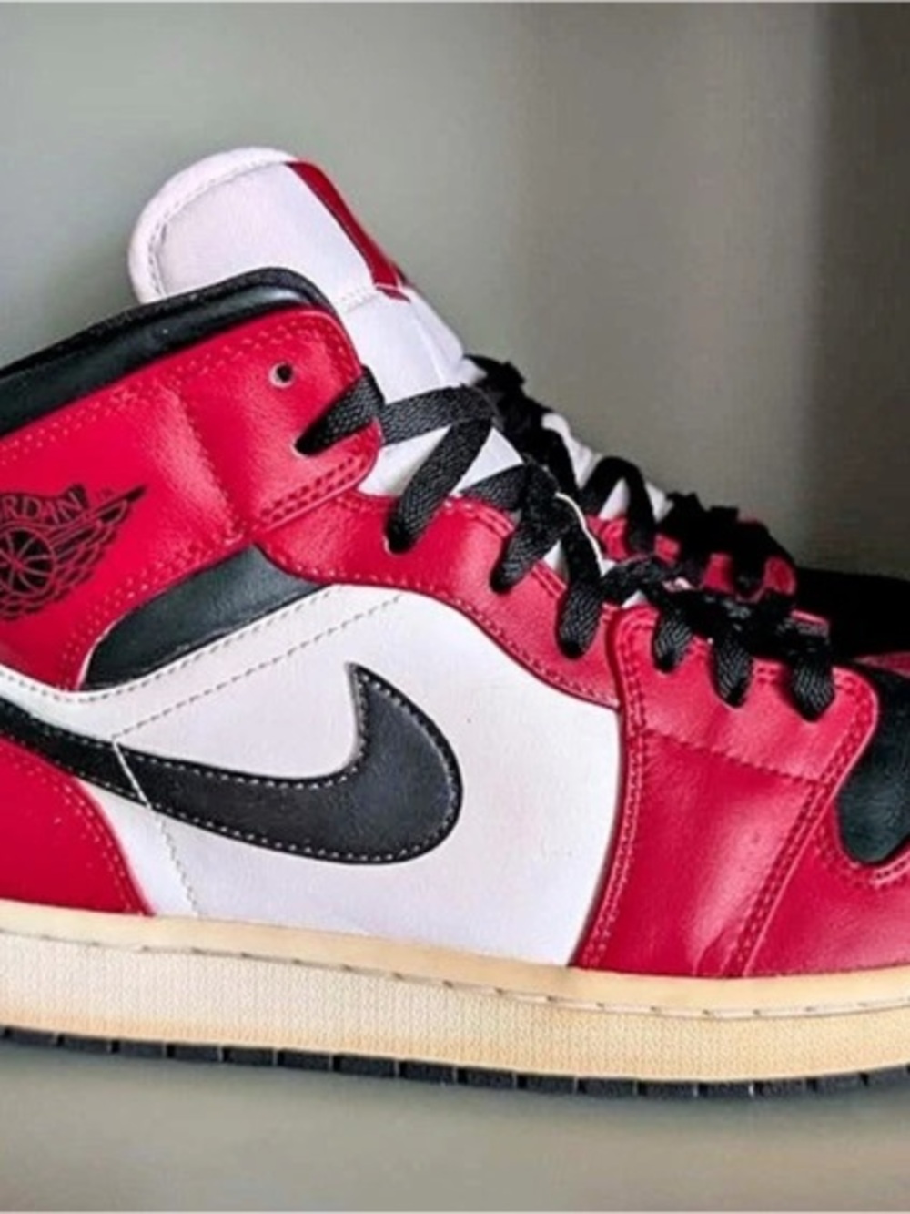 Air Jordan 1 Mid Chicago Toe Gym Red Black White Size 11.5 (554724-069)